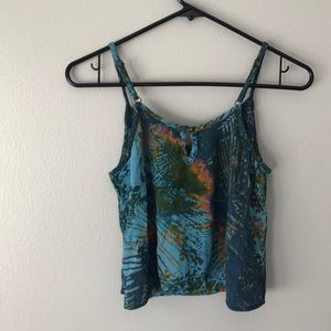 multicolor crop tank with keyhole